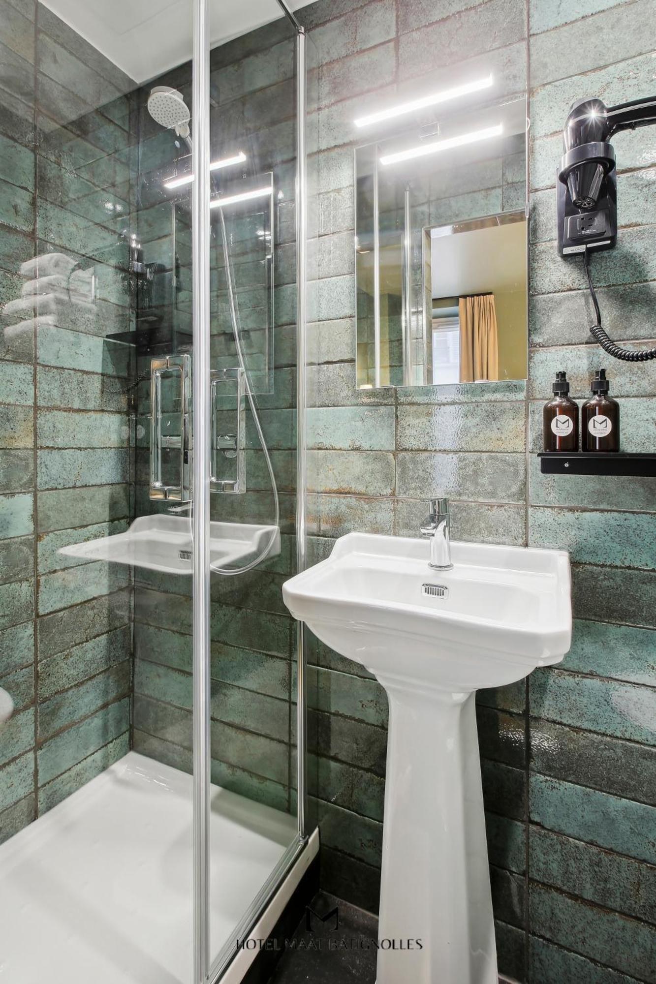 Hotel Maat Batignolles Paris Luaran gambar